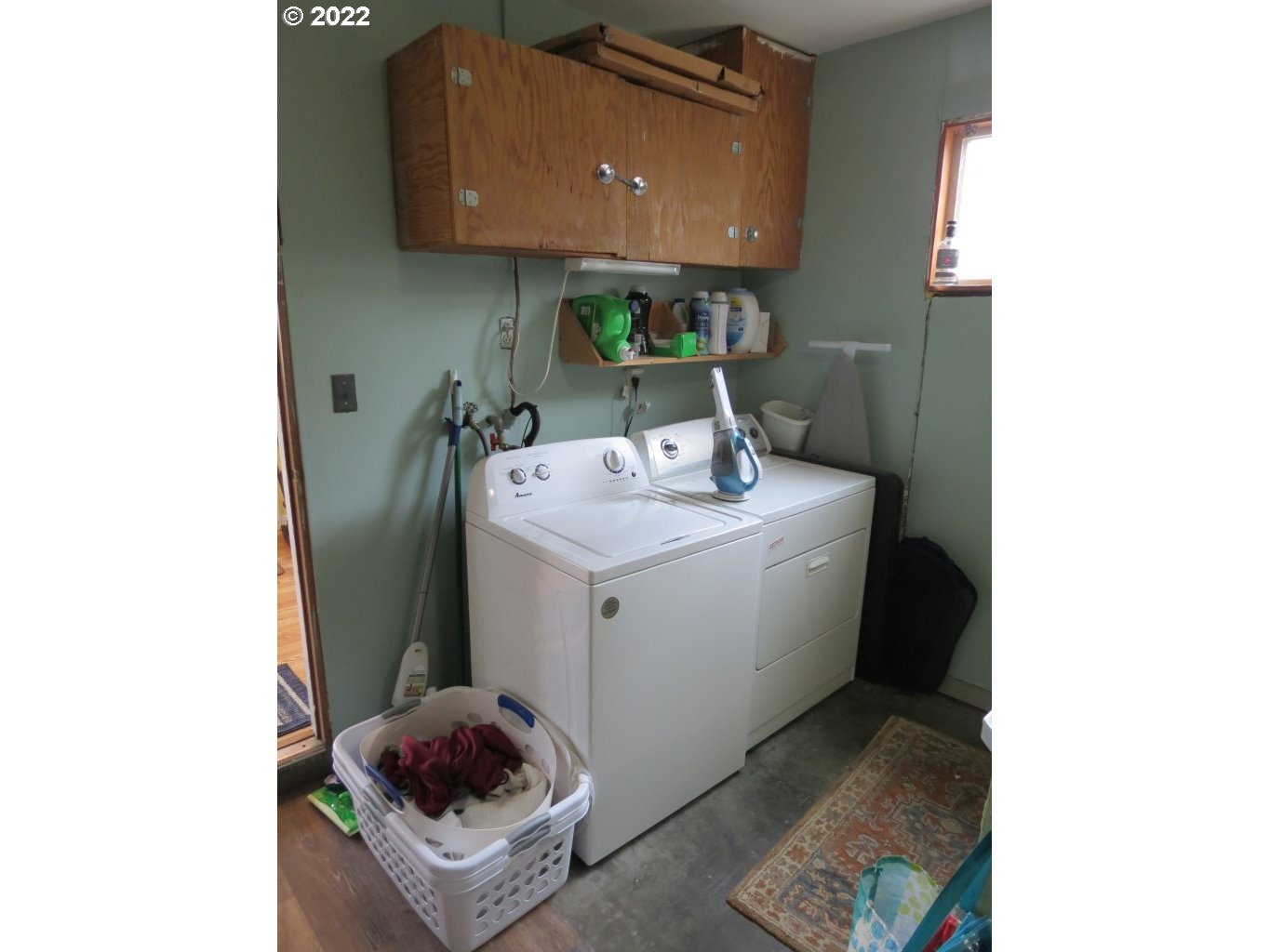 70371 Prairie Road Pendleton, OR 97801 - Photo 9 of 31 a utility room with sink dryer and washer