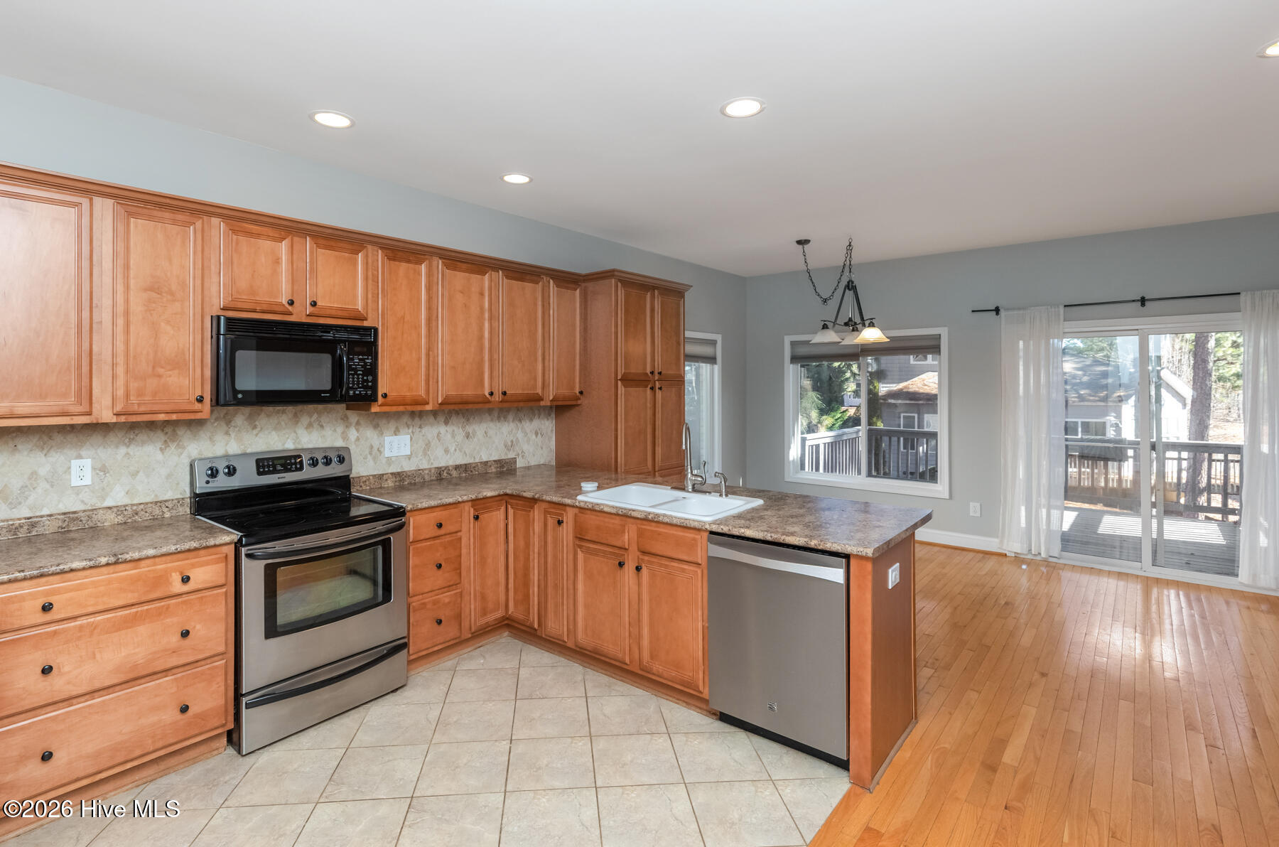 1220 Burning Tree Road Pinehurst, NC 28374 - Photo 13 of 49 kitchen5