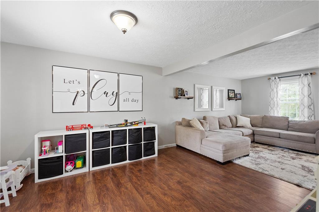 201 Arcola Drive Coraopolis, PA 15108 - Photo 8 of 33 a living room with furniture