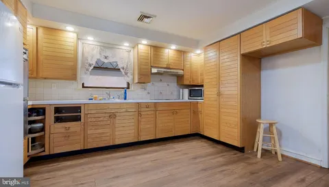 $350,000 | 8 Village Drive, Feasterville-Trevose, PA 19053