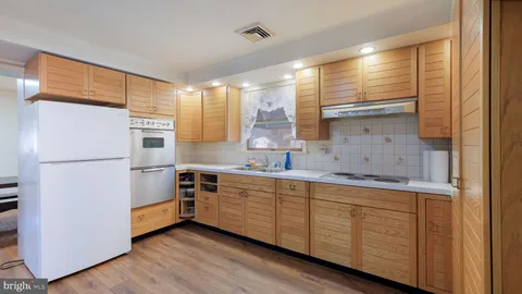 $350,000 | 8 Village Drive, Feasterville-Trevose, PA 19053