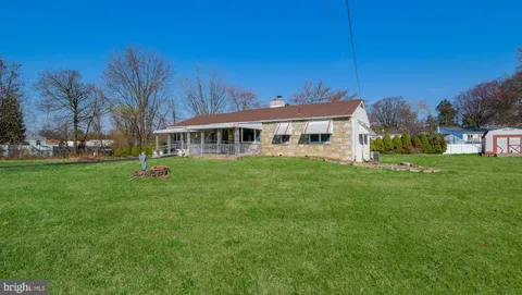 $350,000 | 8 Village Drive, Feasterville-Trevose, PA 19053