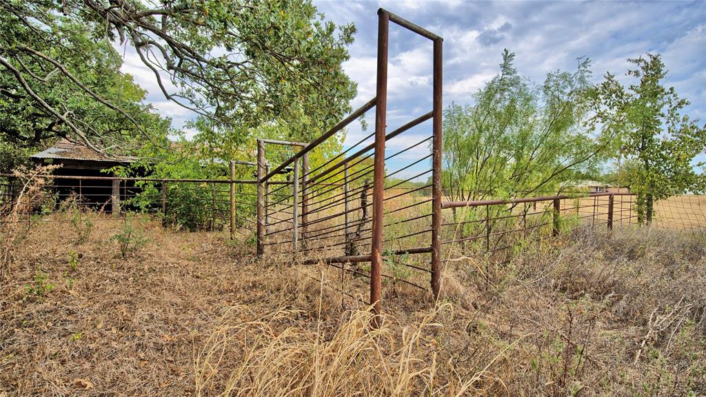 437 Jakes Road Bowie, TX 76230 - Photo 22 of 39 Gallery Image 22