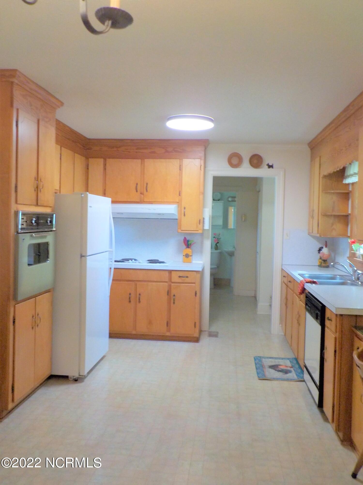 10856 Straight Gate Road Whitakers, NC 27891 - Photo 16 of 41 wall oven, drop-in range