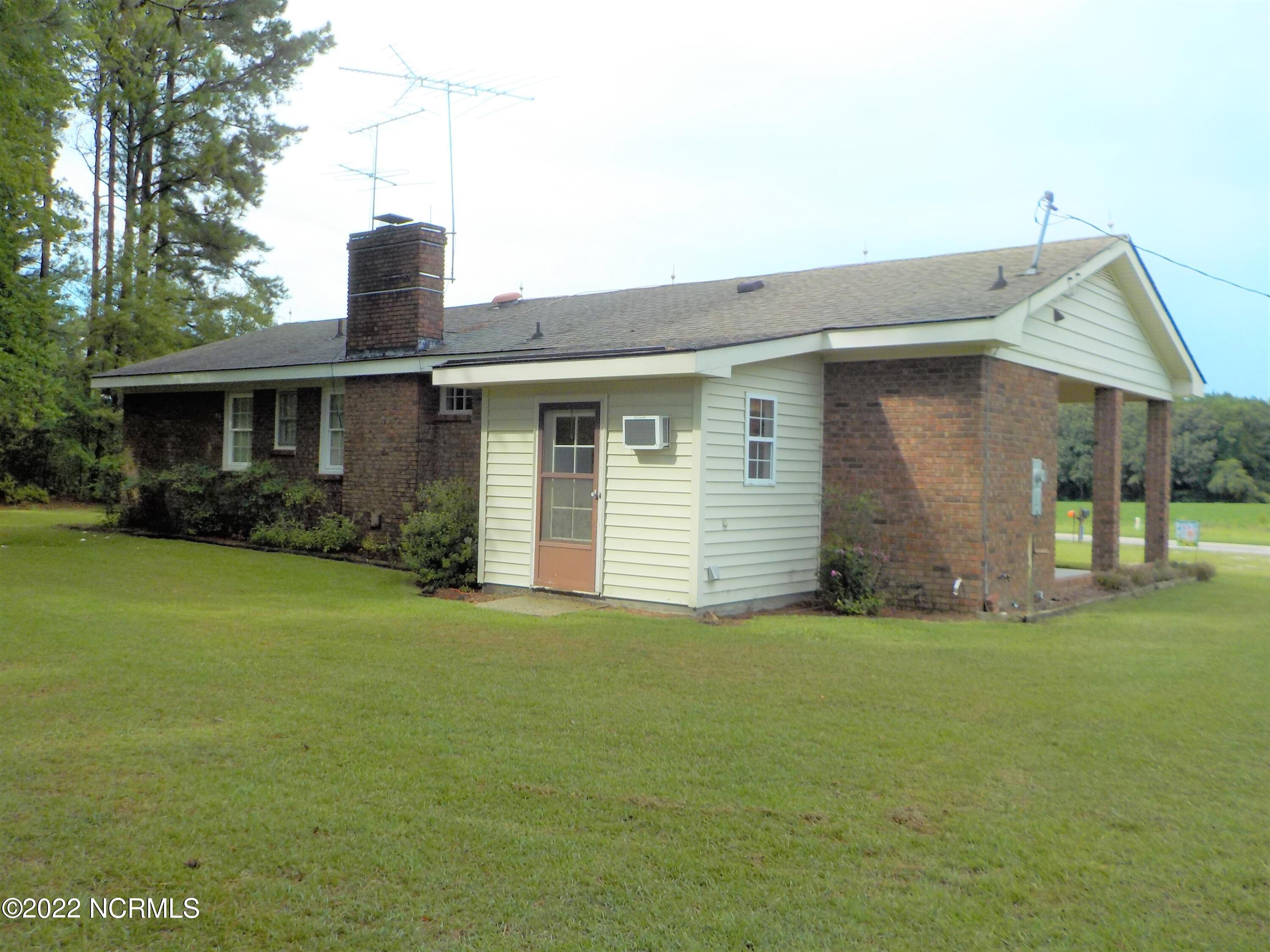 10856 Straight Gate Road Whitakers, NC 27891 - Photo 4 of 41 DSCN3809 (2)