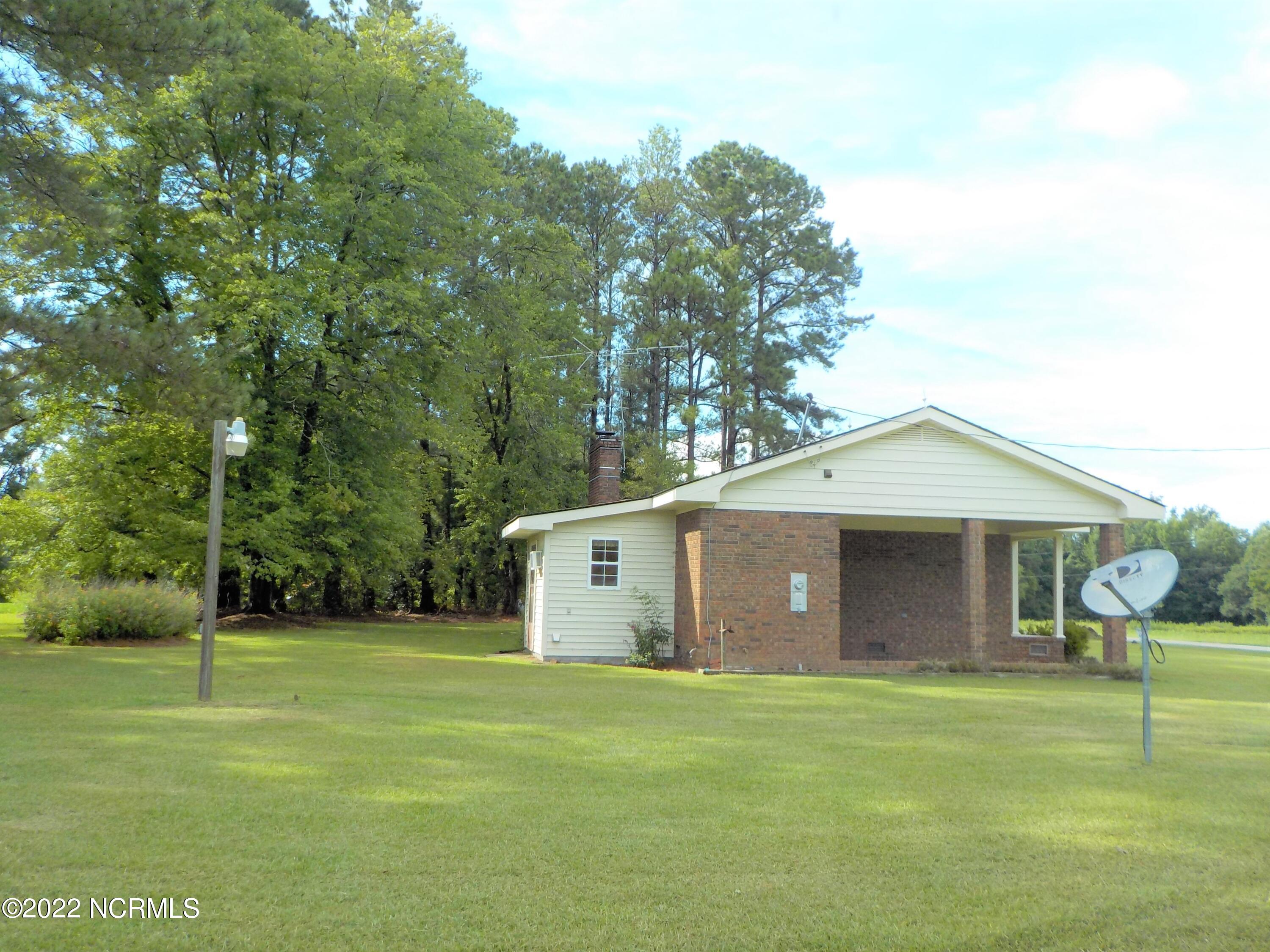 10856 Straight Gate Road Whitakers, NC 27891 - Photo 5 of 41 side view