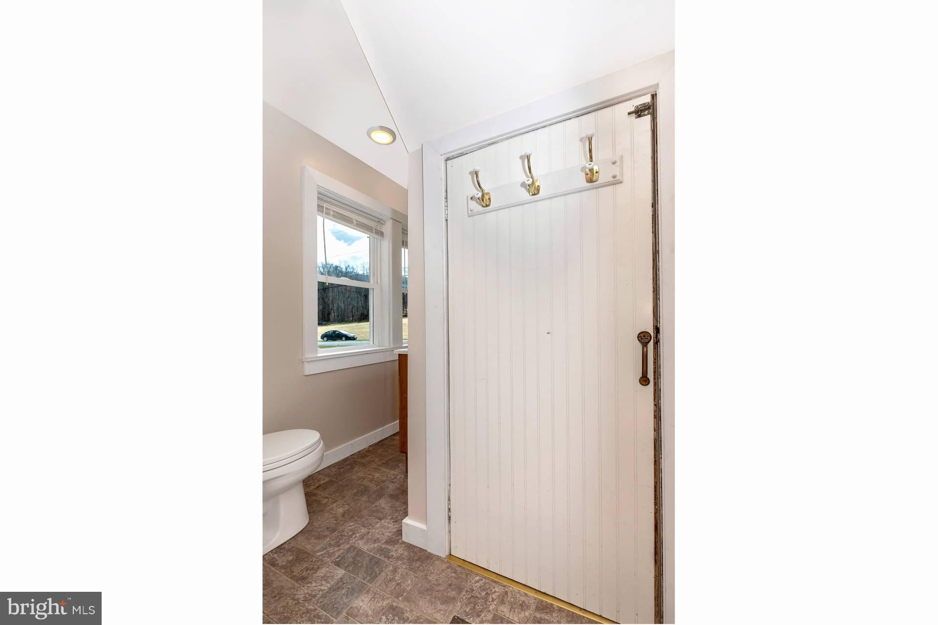 12272 Pleasant Valley Road Smithsburg, MD 21783 - Photo 13 of 24 Bath