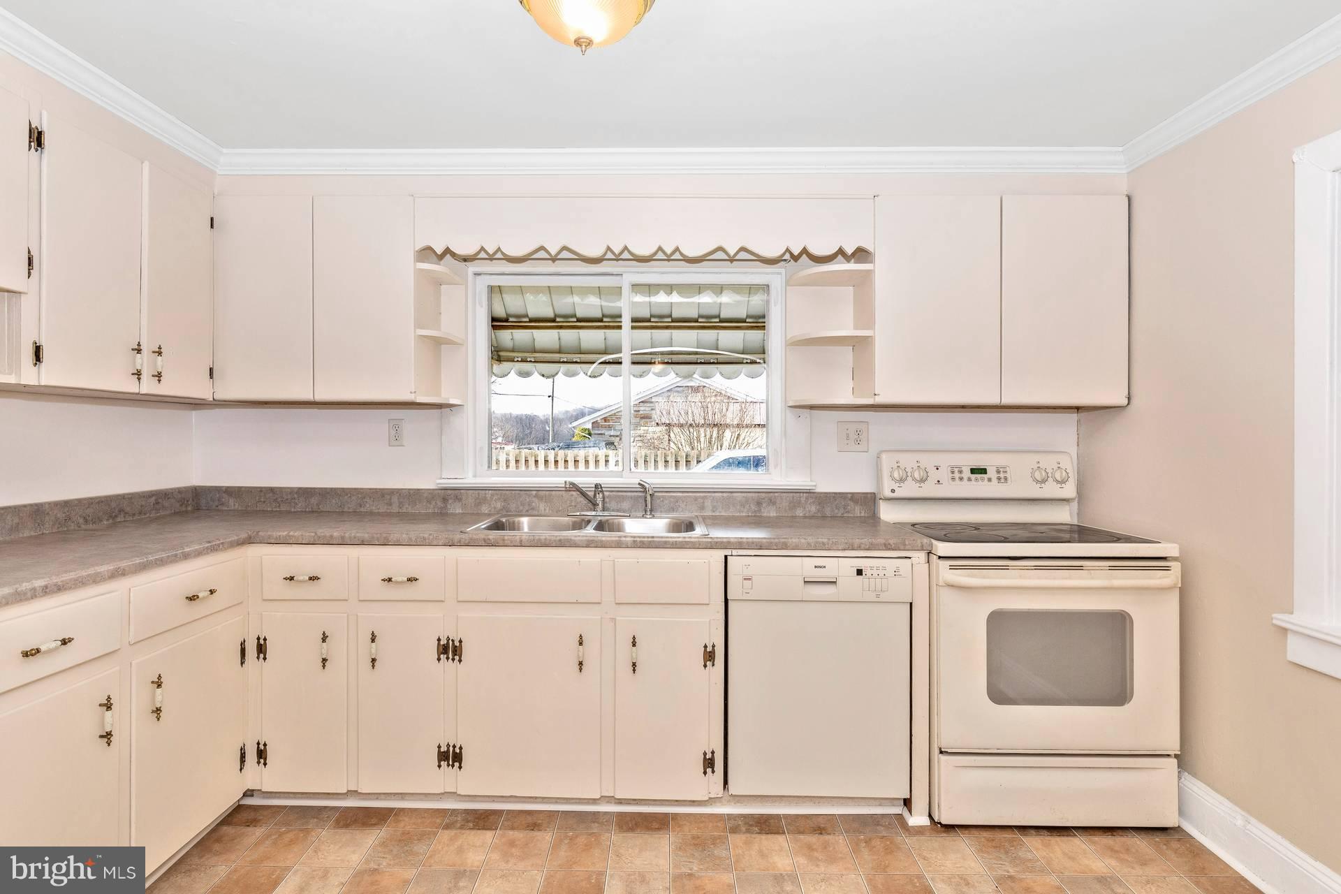 12272 Pleasant Valley Road Smithsburg, MD 21783 - Photo 9 of 24 Kitchen