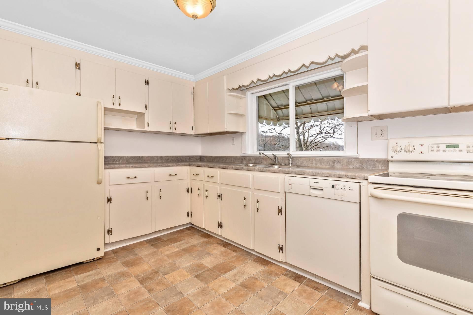 12272 Pleasant Valley Road Smithsburg, MD 21783 - Photo 10 of 24 Kitchen