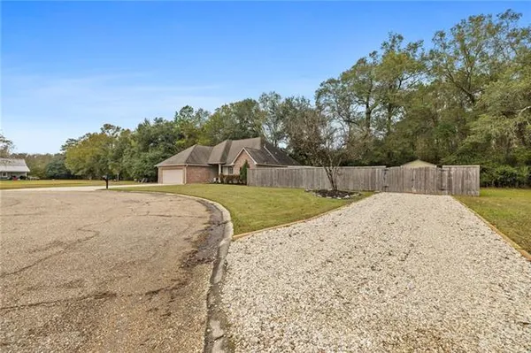 $2,000 | 21176 Brighton Cove Drive, Ponchatoula, LA 70454