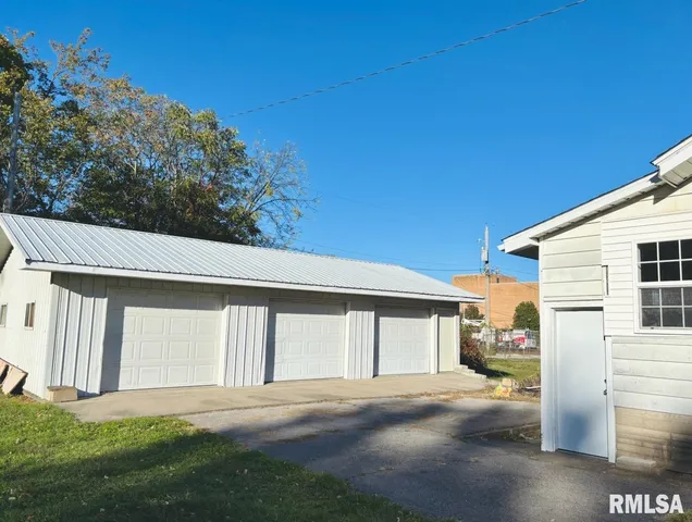 $110,000 | 310 West Walnut Street, Carbondale, IL 62901