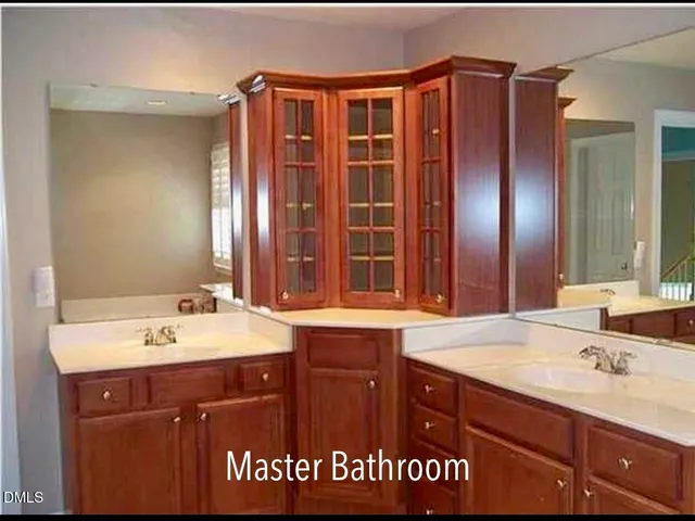 $749,900 | 12400 Village Gate Way, Raleigh, NC 27614