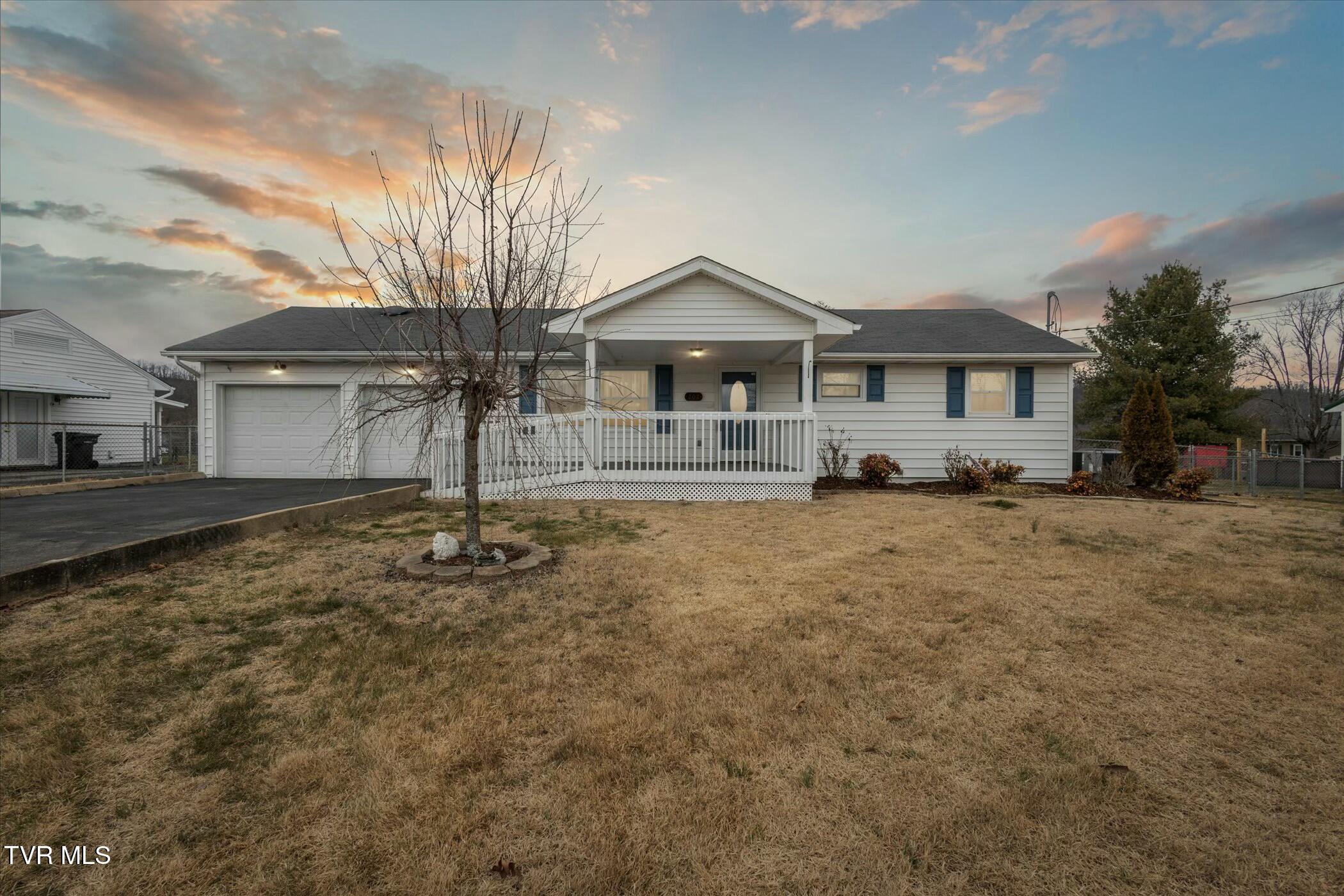 202 Hemlock Road Bristol, TN 37620 - Photo 1 of 27 tempImageADuHwB