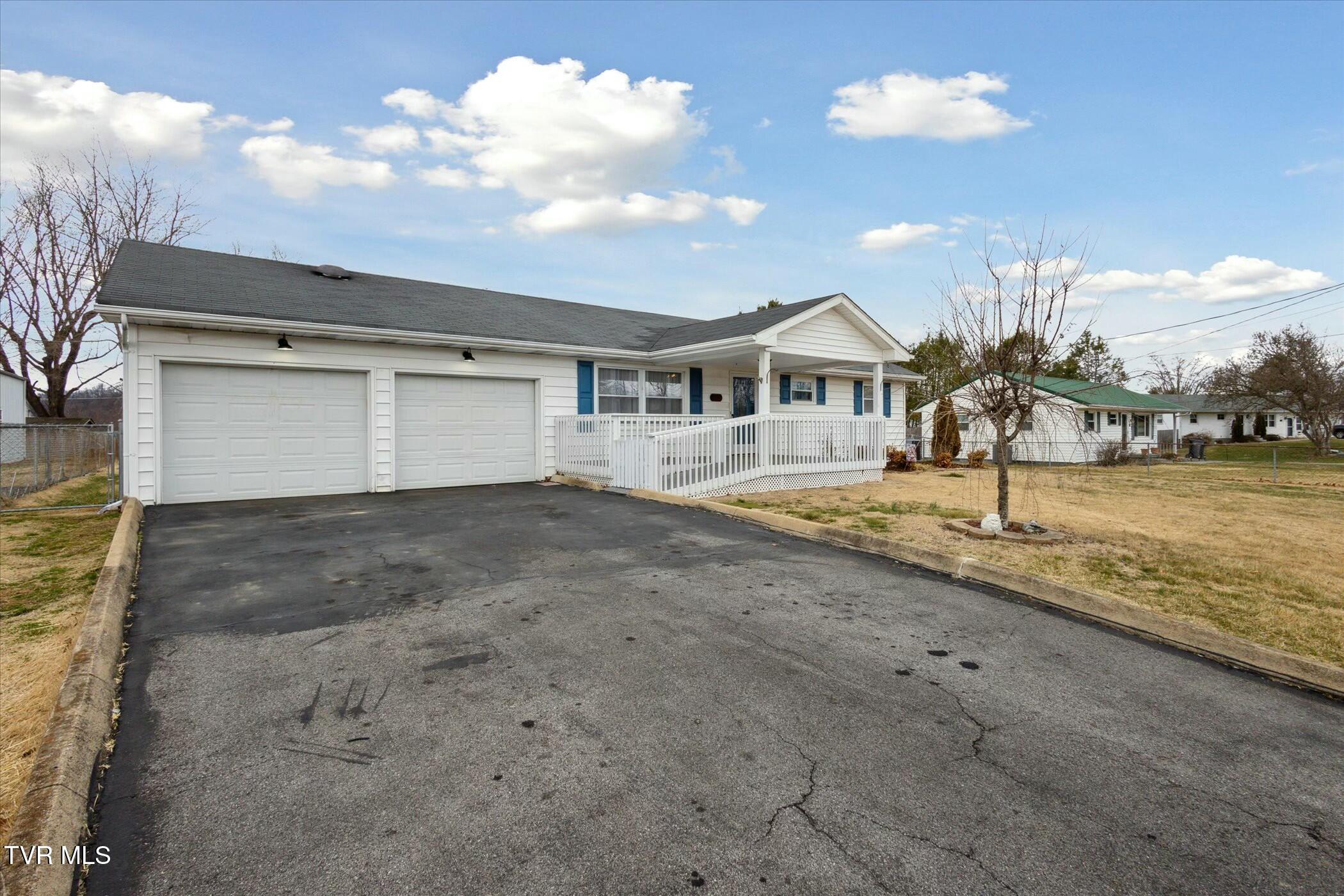202 Hemlock Road Bristol, TN 37620 - Photo 2 of 27 tempImagetEMWlp