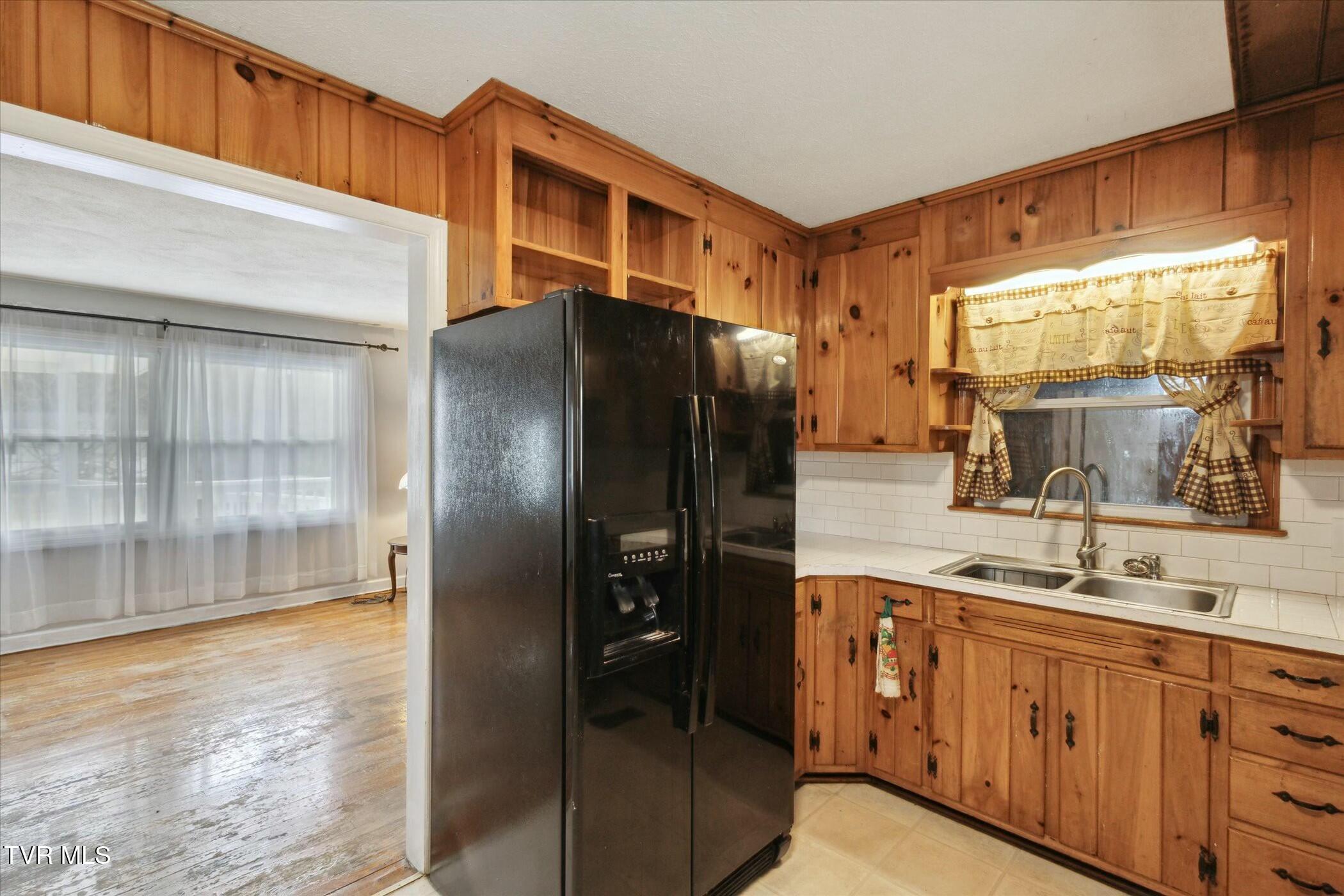 202 Hemlock Road Bristol, TN 37620 - Photo 9 of 27 tempImageto1Eg4