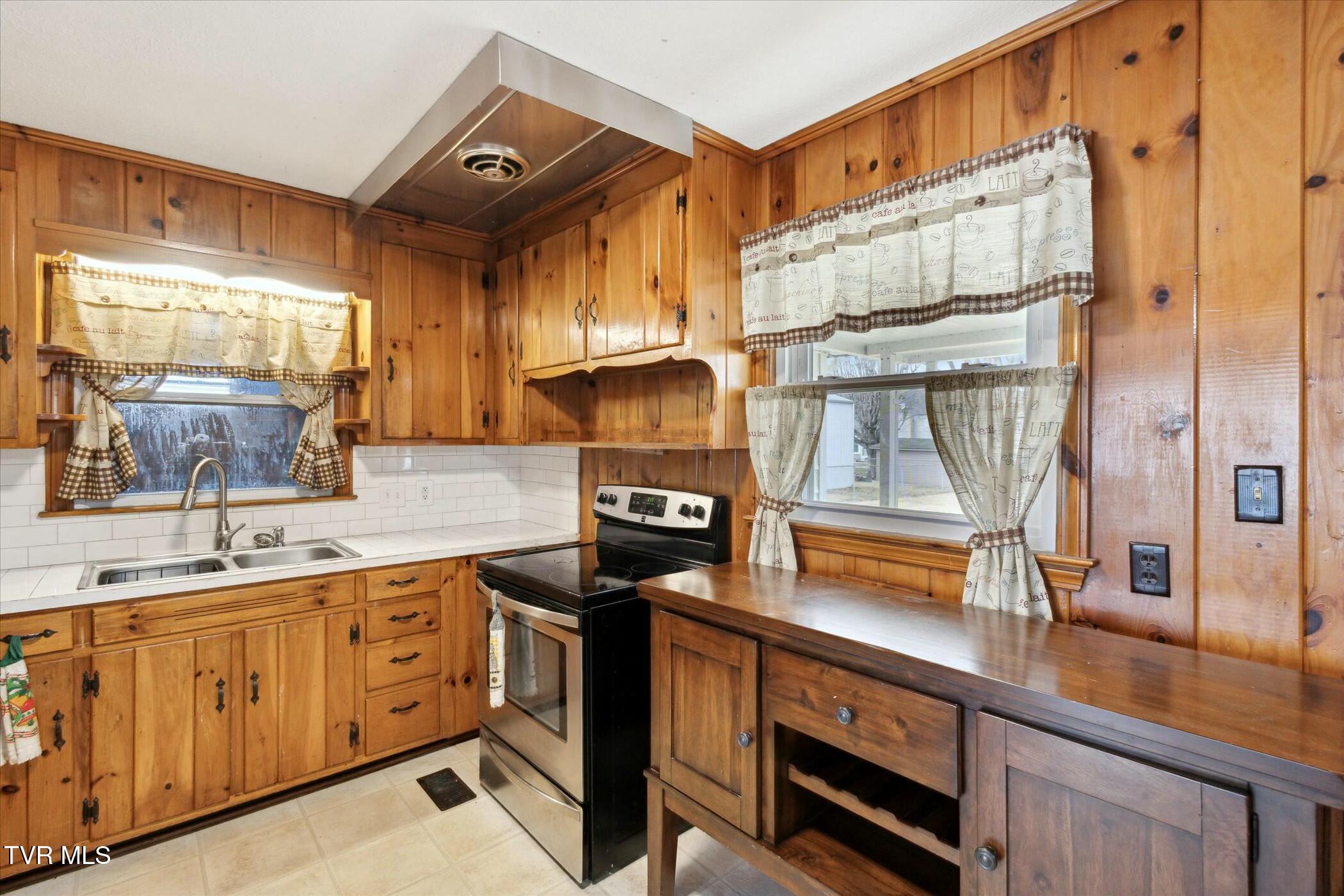 202 Hemlock Road Bristol, TN 37620 - Photo 10 of 27 tempImageg91IDx