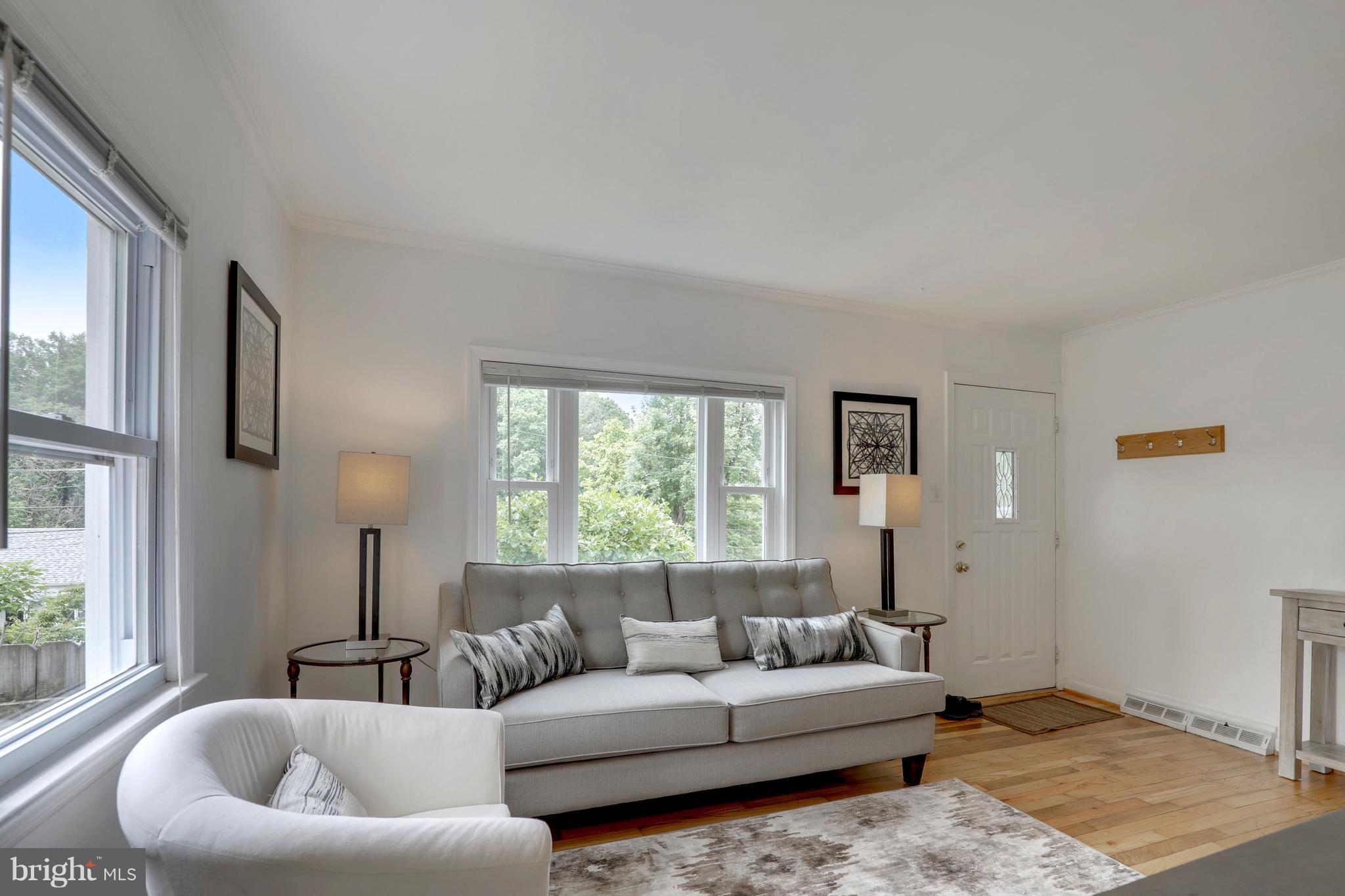 11523 Goodloe Road Silver Spring, MD 20906 - Photo 3 of 26 Living Room