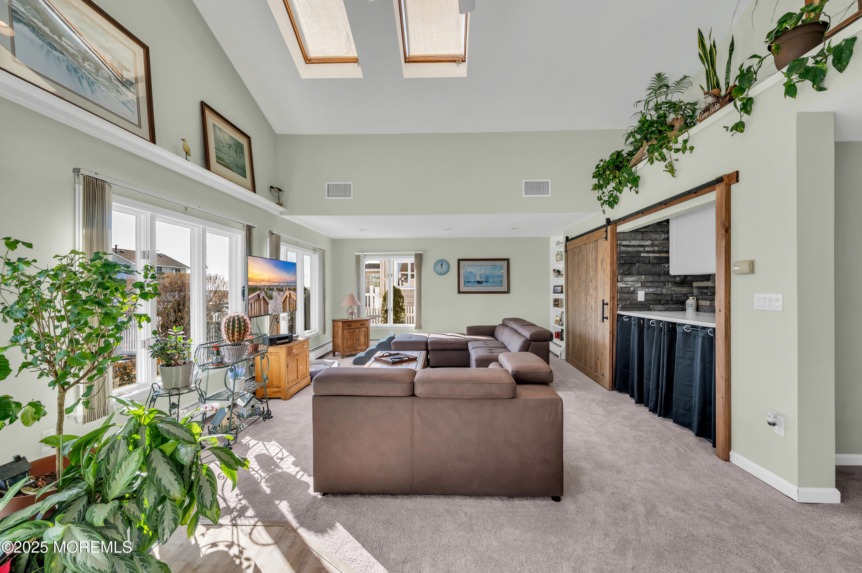 837 Forepeak Drive Forked River, NJ 08731 - Photo 25 of 55 a living room with patio furniture and a potted plant