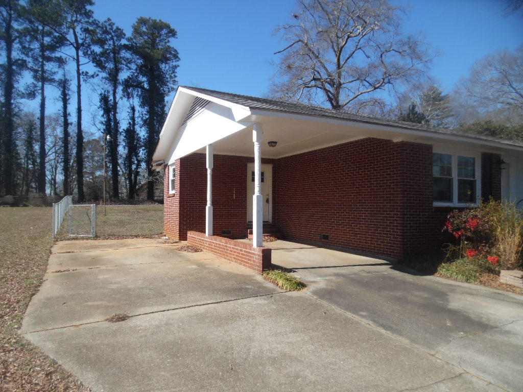 1718 Gerrard Road Anderson, SC 29625 - Photo 2 of 10