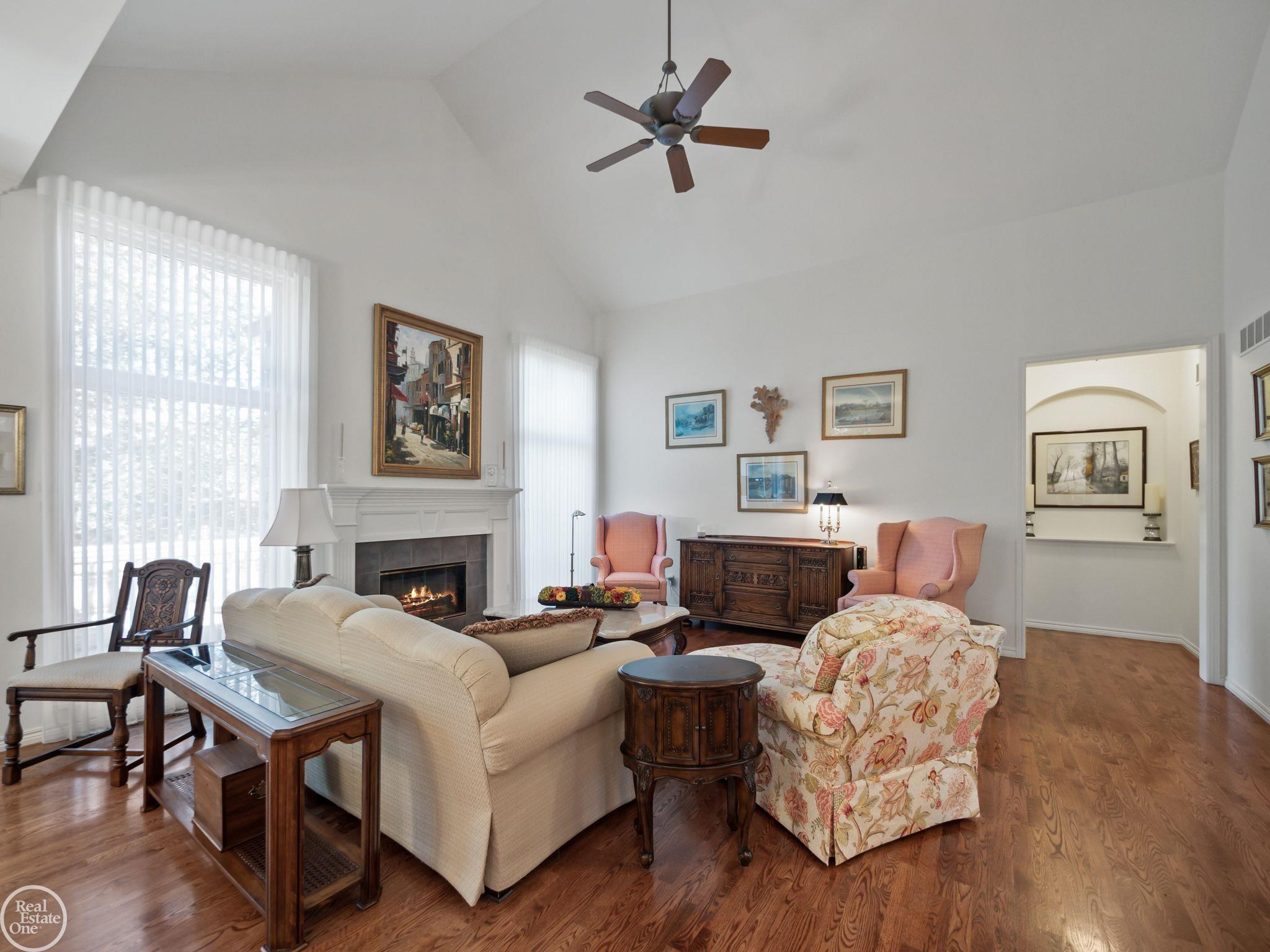 2599 Summerlin Court Rochester, MI 48306 - Photo 20 of 51 50120799-19.JPG
