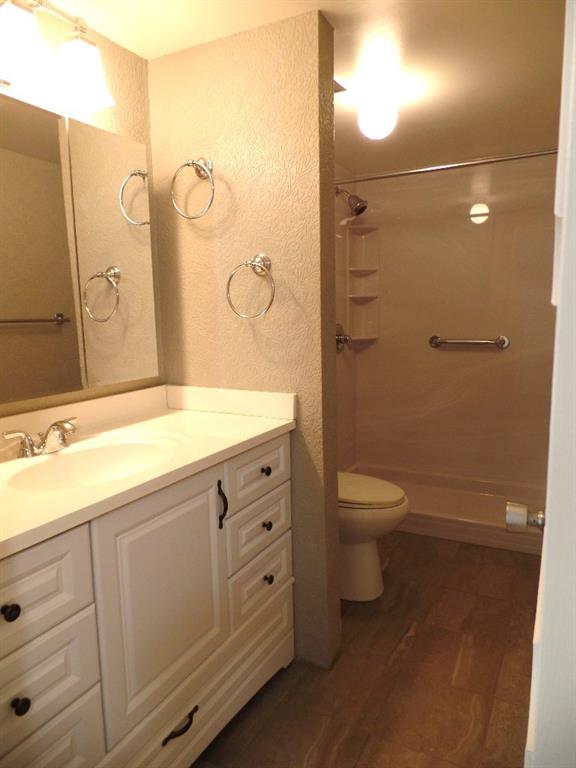 2120 Greentree Road, Unit 807E Pittsburgh, PA 15220 - Photo 10 of 36 Gallery Image 10