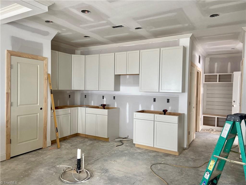 2040 Welden Ridge Road Kernersville, NC 27284 - Photo 4 of 22 Gallery Image 4