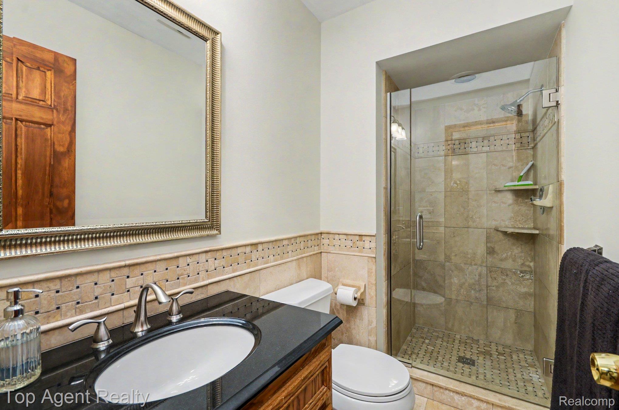 3759 Donley Avenue Rochester, MI 48309 - Photo 11 of 29 Bathroom