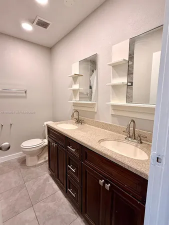 $3,200 | 833 Northwest 81st Terrace, Unit 8, Plantation, FL 33324