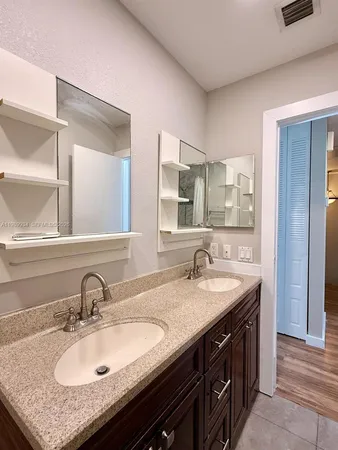 $3,200 | 833 Northwest 81st Terrace, Unit 8, Plantation, FL 33324