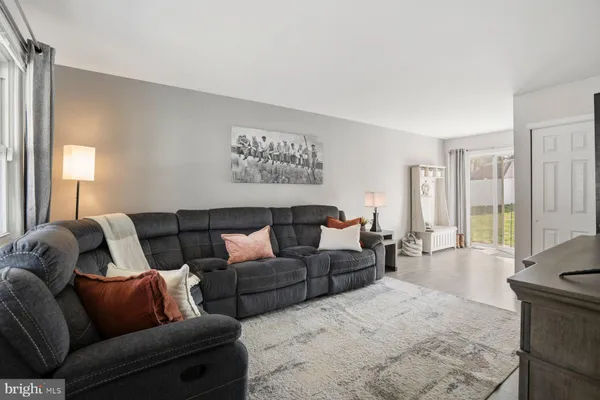 $460,000 | 1031 Putnam Place, Blackwood, NJ 08012
