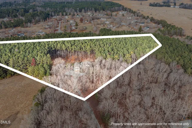 a view of a small yard