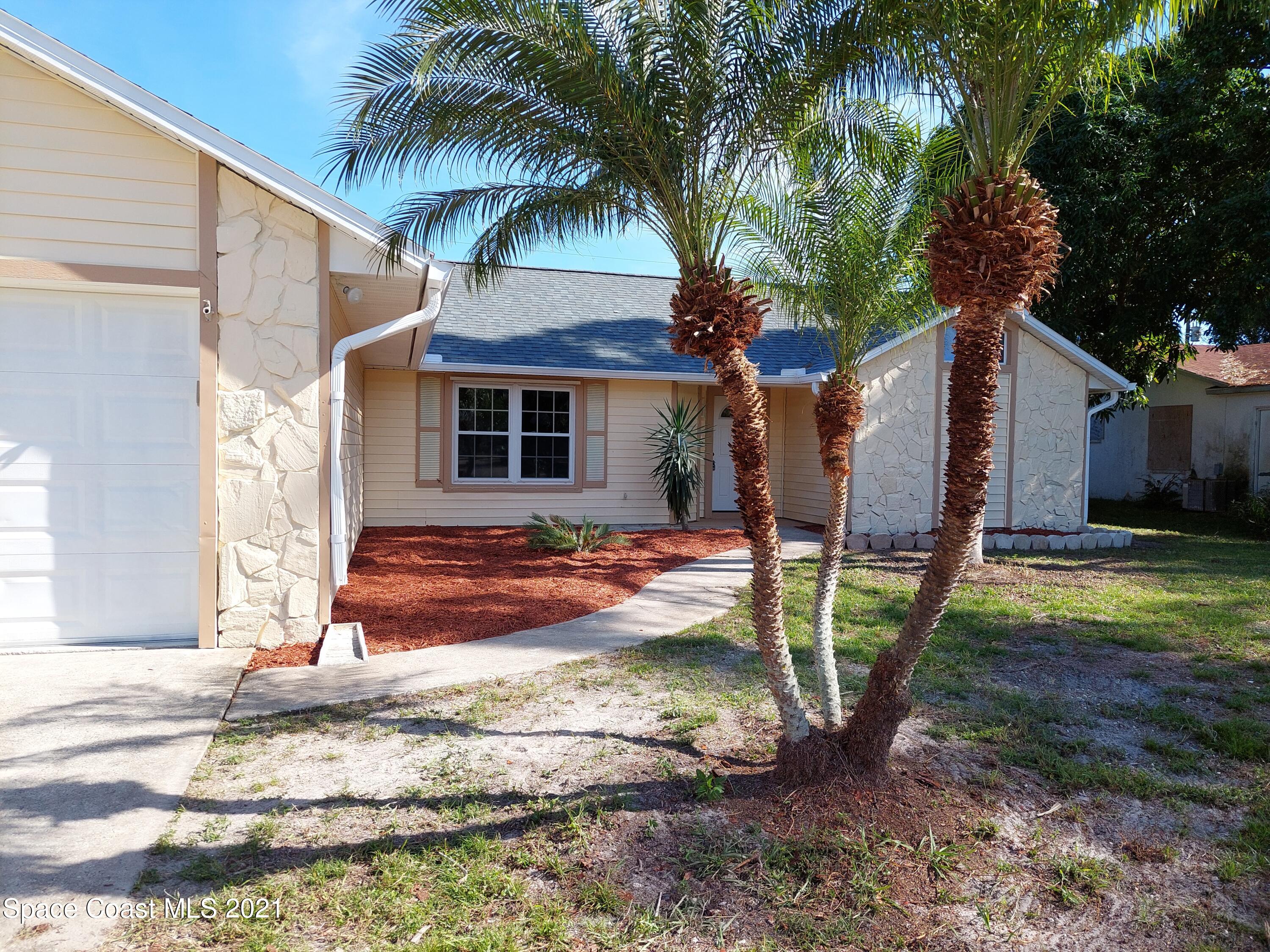 631 Furth Road Northwest Palm Bay, FL 32907 - Photo 3 of 42 a view of a house with backyard and a tree