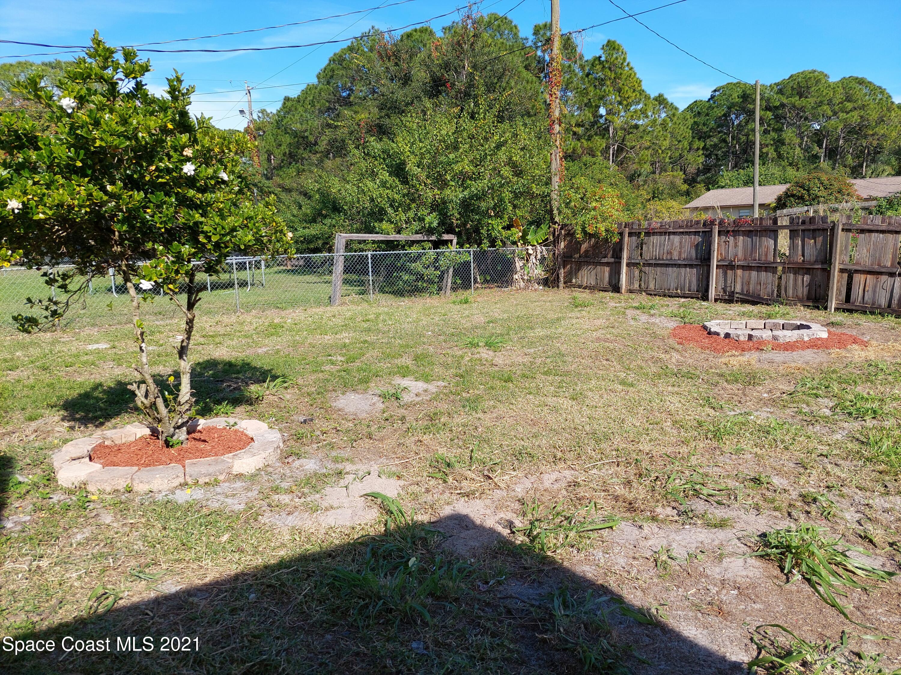 631 Furth Road Northwest Palm Bay, FL 32907 - Photo 34 of 42 a view of a backyard