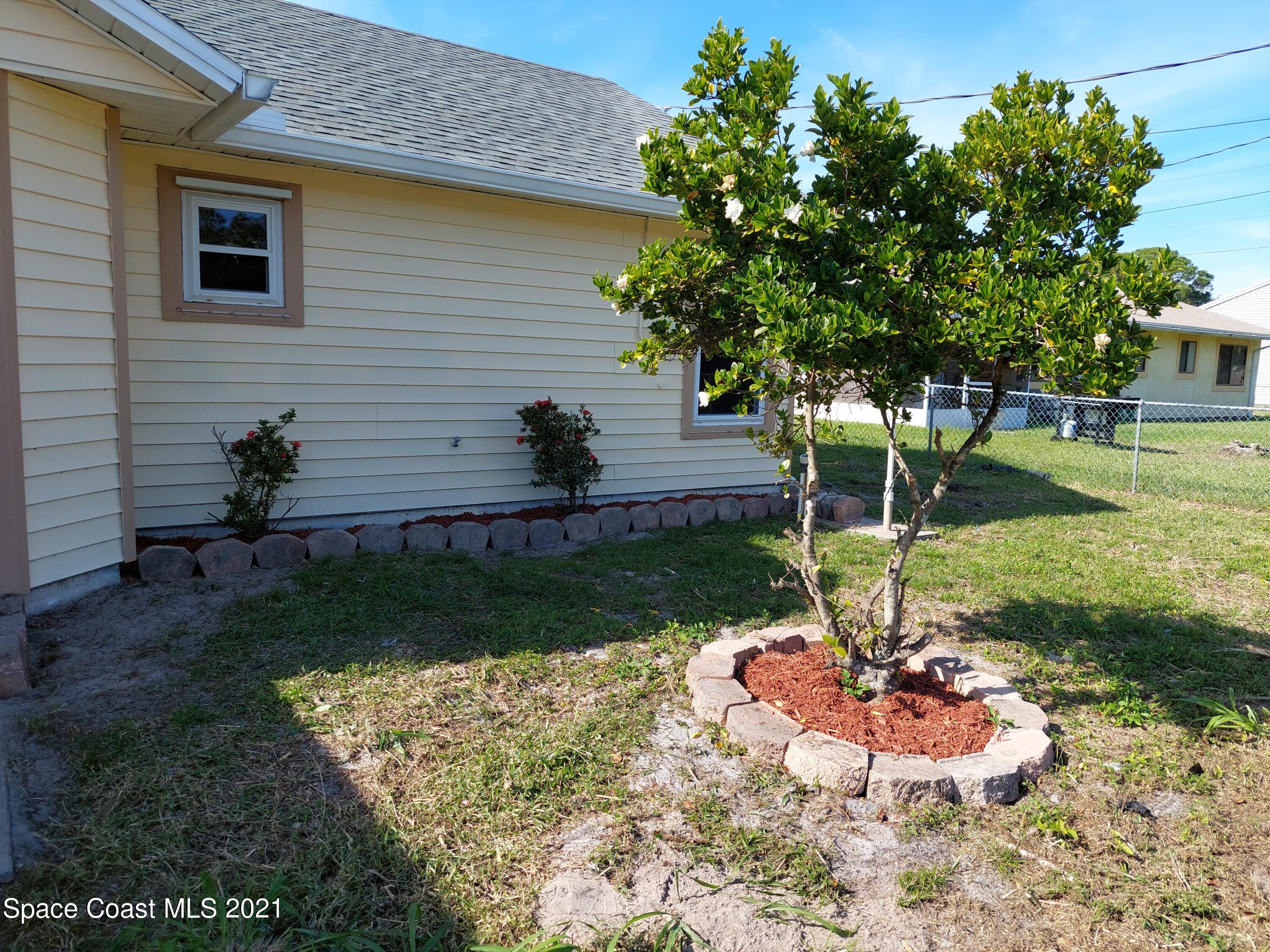 631 Furth Road Northwest Palm Bay, FL 32907 - Photo 35 of 42 a front view of a house with a yard