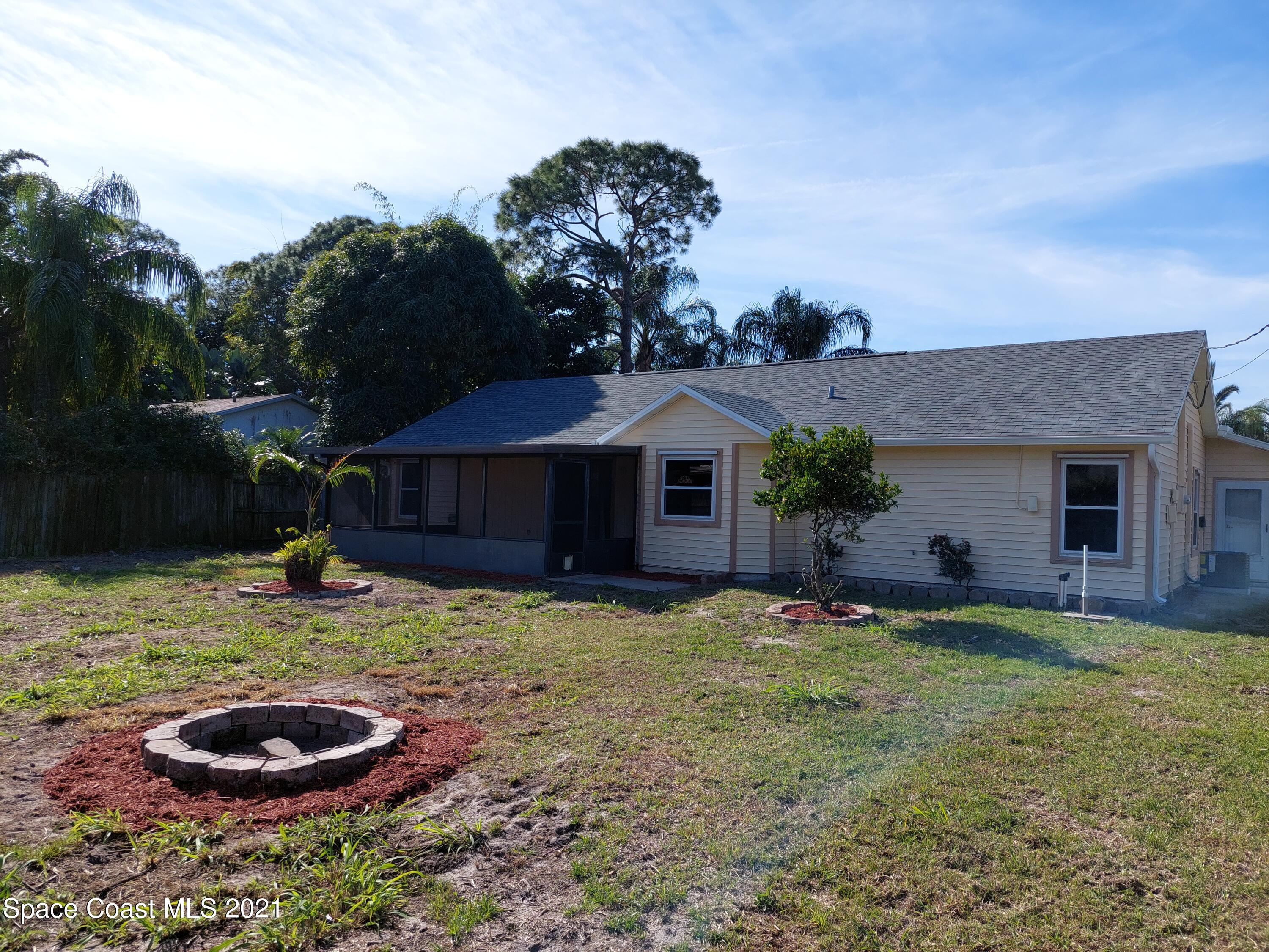 631 Furth Road Northwest Palm Bay, FL 32907 - Photo 36 of 42 a backyard of a house with lots of green space