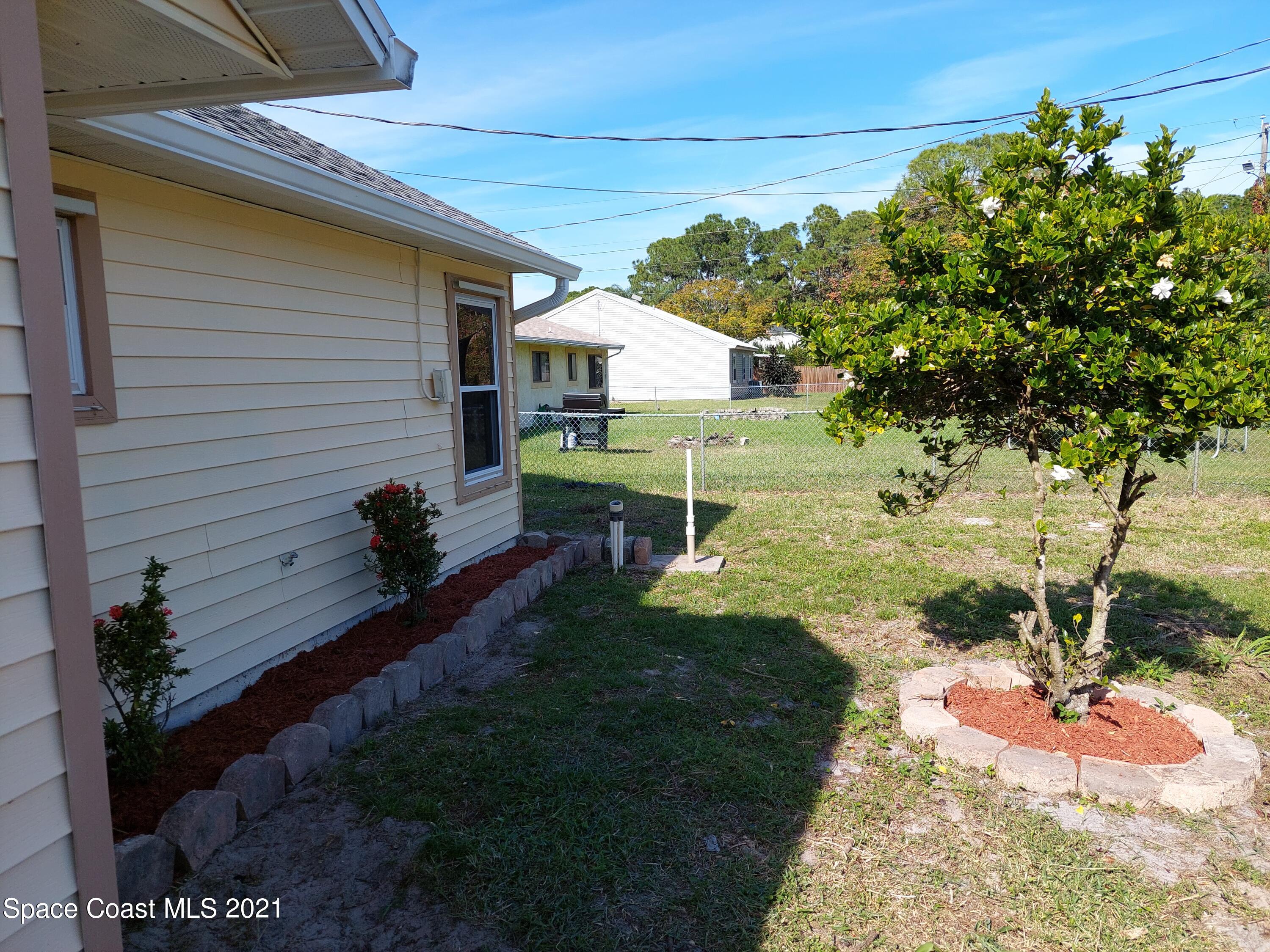 631 Furth Road Northwest Palm Bay, FL 32907 - Photo 39 of 42 a front view of a house with a yard