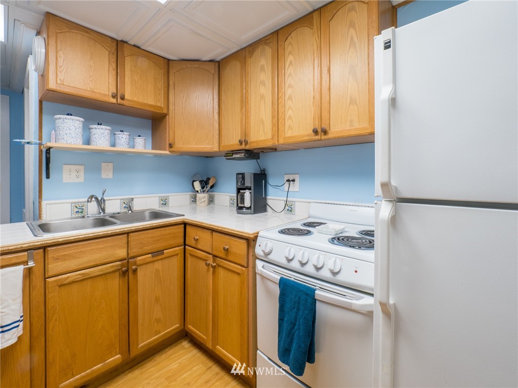 18949 108th Avenue Northeast Bothell, WA 98011 - Photo 17 of 30 Gallery Image 17