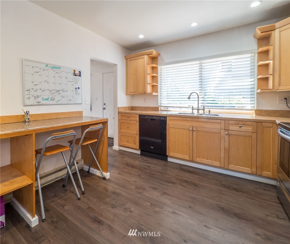 18949 108th Avenue Northeast Bothell, WA 98011 - Photo 8 of 30 Gallery Image 8