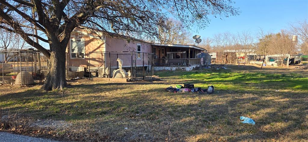 216 South Robinson Street Muenster, TX 76252 - Photo 2 of 5 a view of backyard with a table and chairs