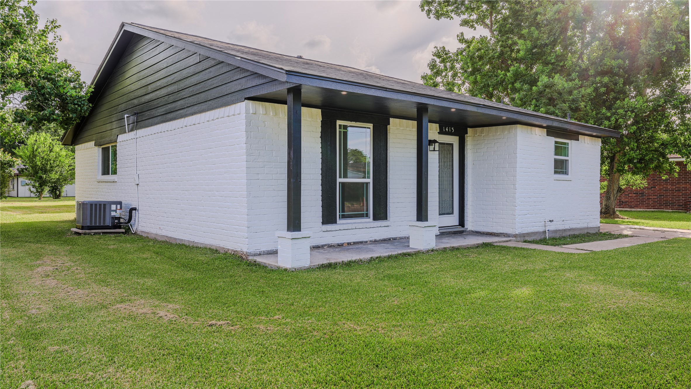 1413 North Avenue R Freeport, TX 77541 - Photo 3 of 23