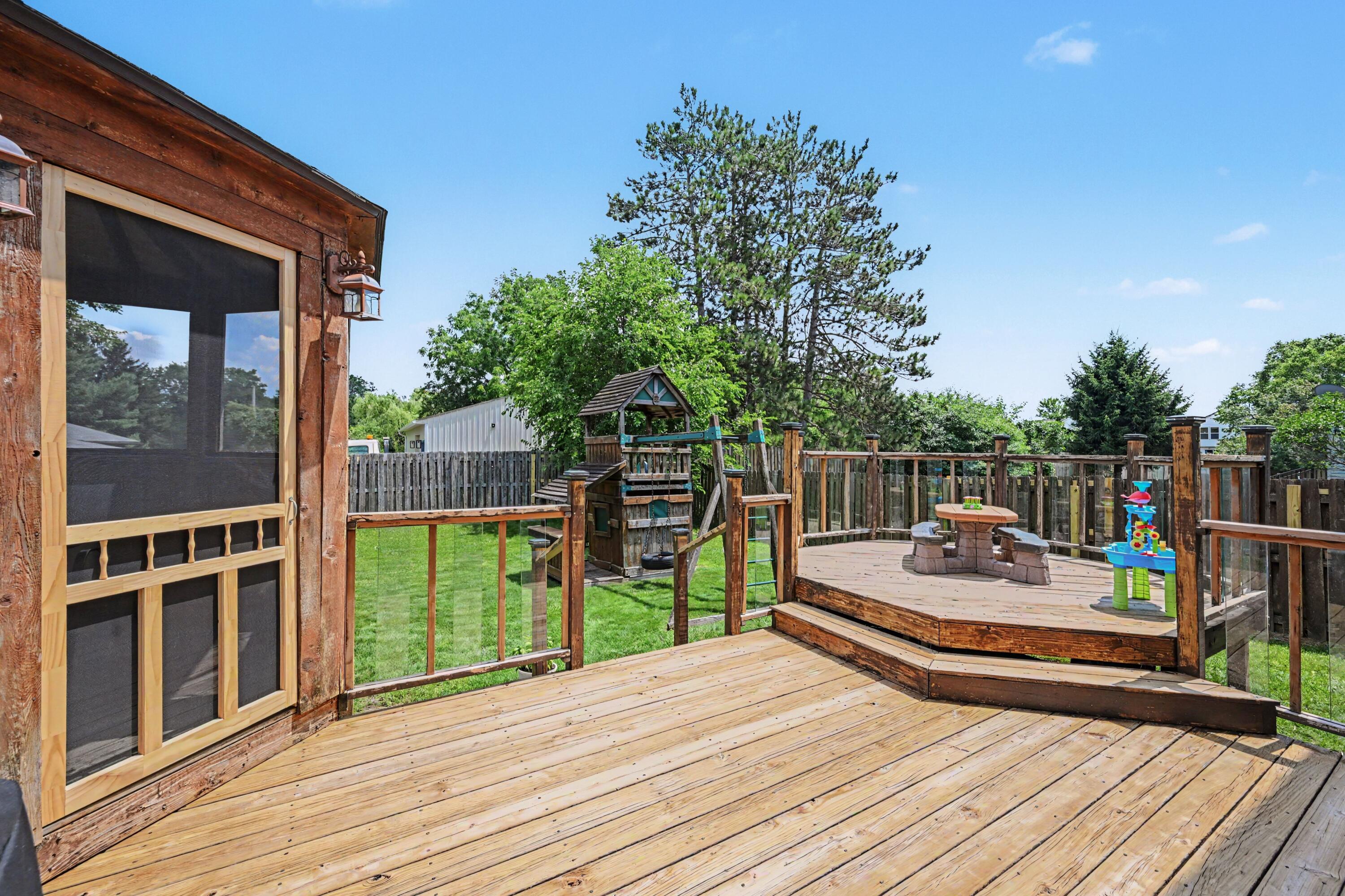 6059 Mapleview Lane Ypsilanti, MI 48197 - Photo 17 of 43 16 deck