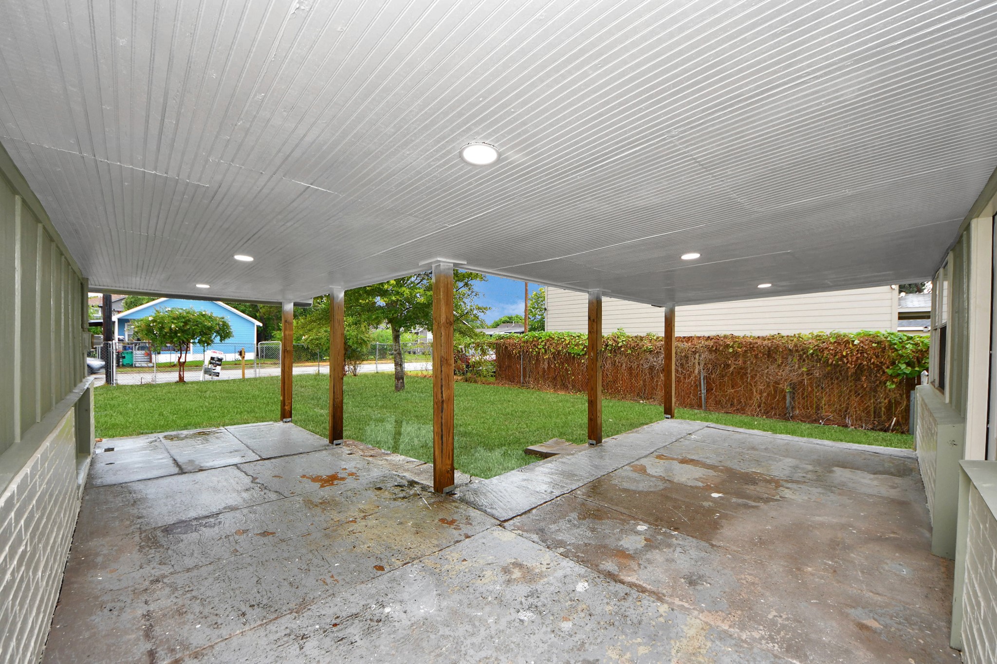 207 East Defee Avenue Baytown, TX 77520 - Photo 6 of 36 a view of a backyard