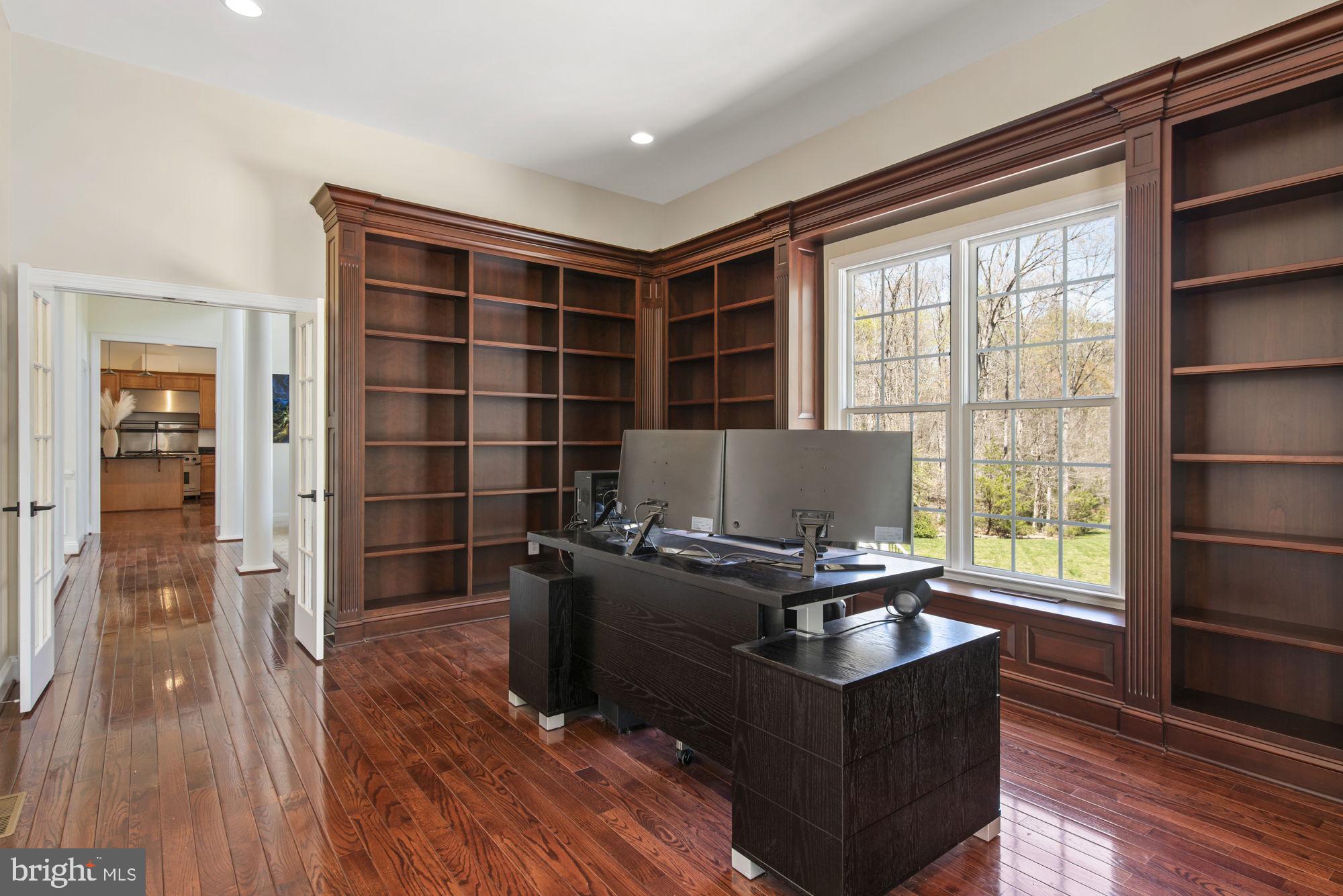 13516 Compton Road Clifton, VA 20124 - Photo 17 of 92 Private office