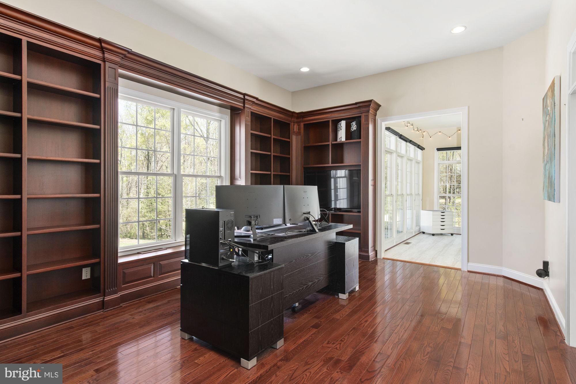 13516 Compton Road Clifton, VA 20124 - Photo 18 of 92 3 Walls of Built-ins