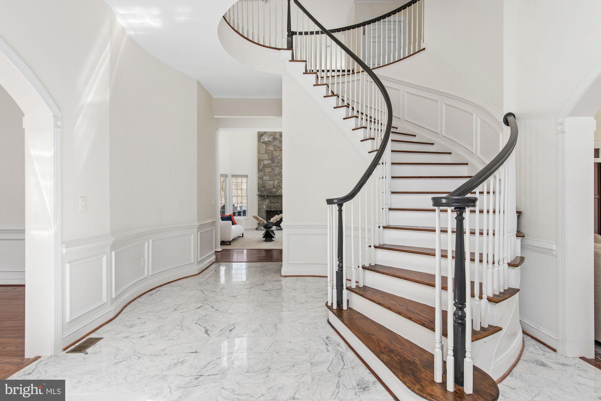 13516 Compton Road Clifton, VA 20124 - Photo 6 of 92 Grand Entrance