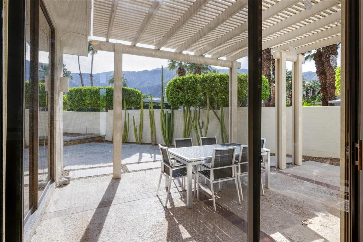 130 West Racquet Club Road, Unit 505 Palm Springs, CA 92262 - Photo 33 of 52 36-20