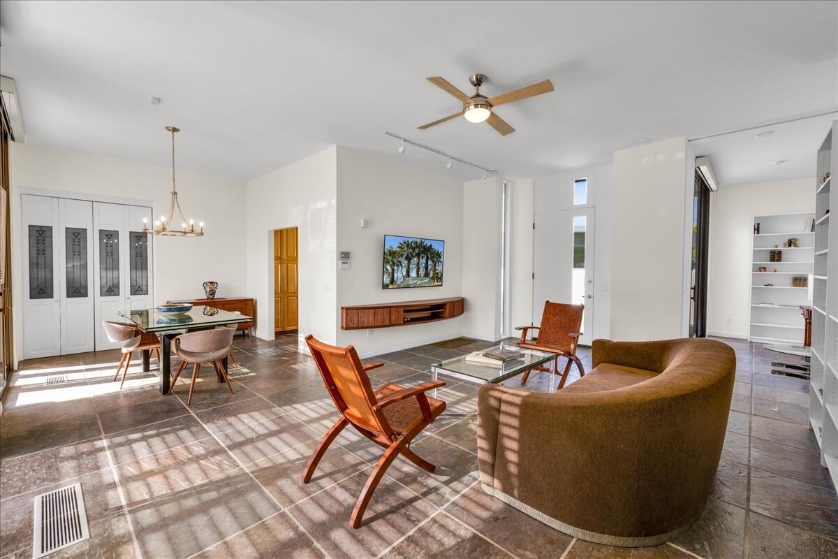 130 West Racquet Club Road, Unit 505 Palm Springs, CA 92262 - Photo 8 of 52 32-16