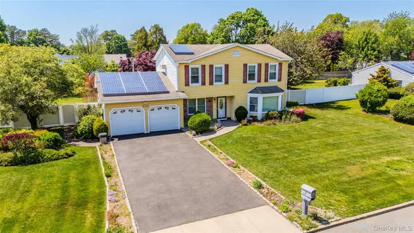 $699,990 | 8 Lisa Court, Medford, NY 11763
