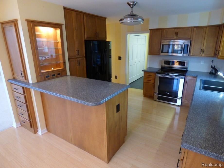 2230 North Custer Road Monroe, MI 48162 - Photo 4 of 55 P1230300.jpg