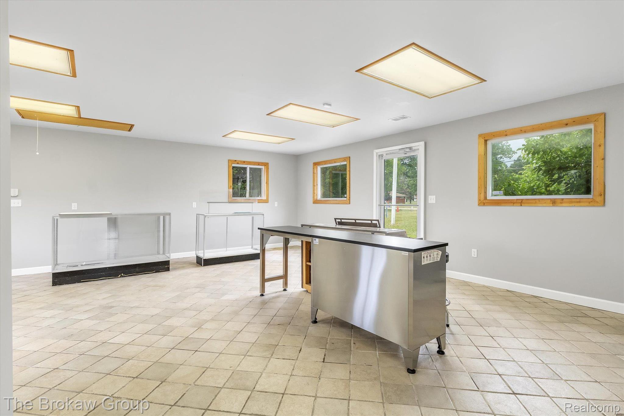 8070 East Richfield Road Davison, MI 48423 - Photo 7 of 27 Gallery Image 7